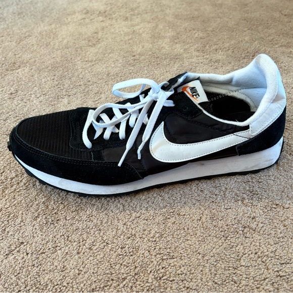 Nike Black and White Sneakers - Picture 2 of 8